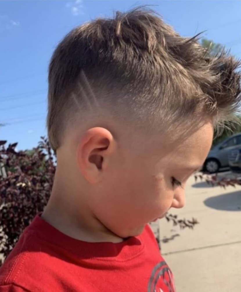 Dječiji mohawk fade u FENIX Barber Shopu u Tivtu