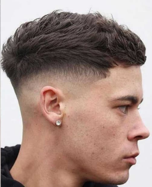 Low fade crop stilizovan od Miloša u FENIX Barber Shopu