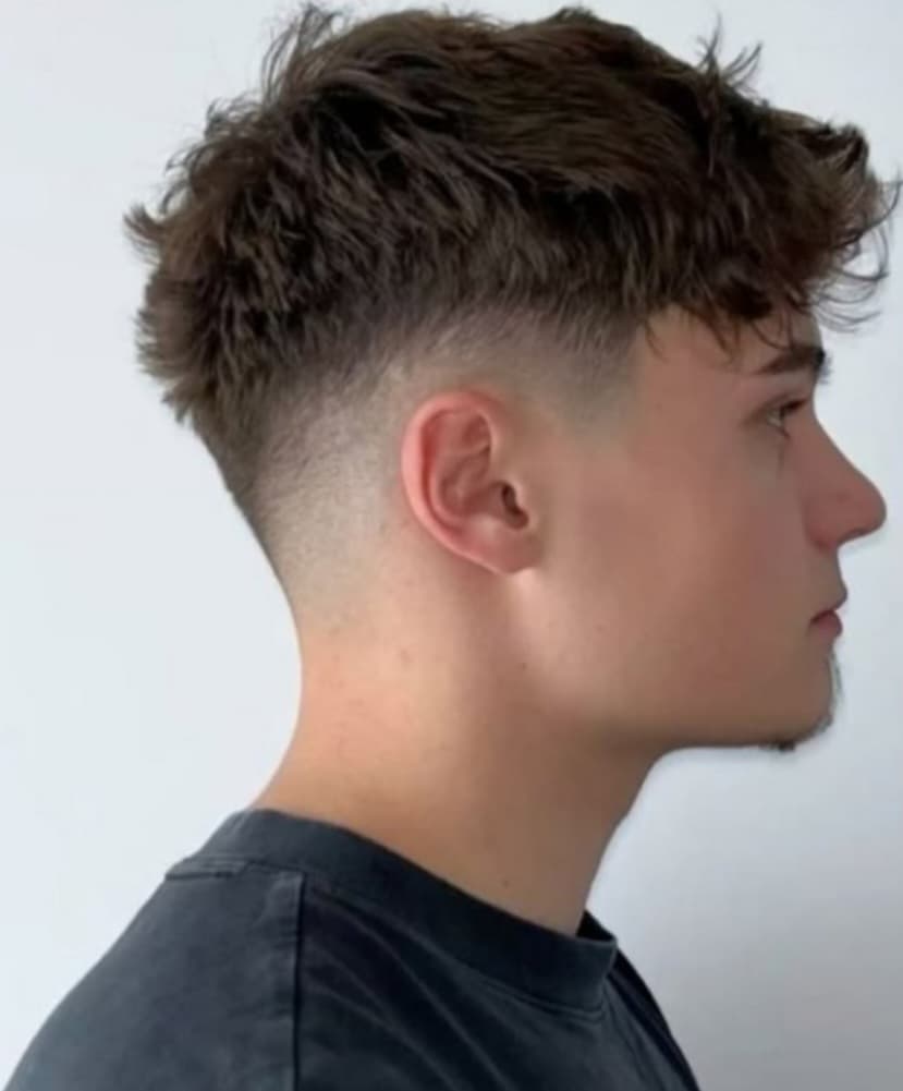 Messy crop sa skin fade-om u FENIX Barber Shopu u Tivtu